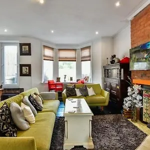 https://apt-quirky-4-bedroom-with-terrace.cardiffhotelswales.com